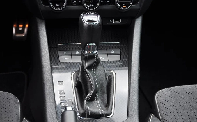 Skoda Octavia cena 69900 przebieg: 205000, rok produkcji 2018 z Poręba małe 781